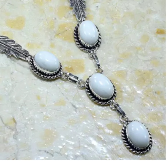 HANDCRAFTED WHITE JADE NECKLACE - Picture 2 of 4